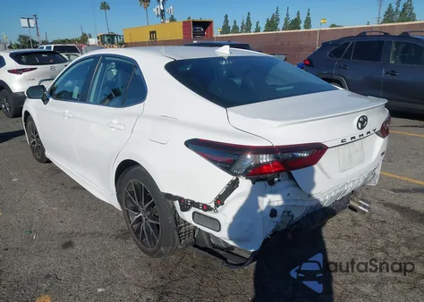 2022 Toyota Camry Se z USA, uszkodzony, nr VIN 4T1G11AK1NU037443